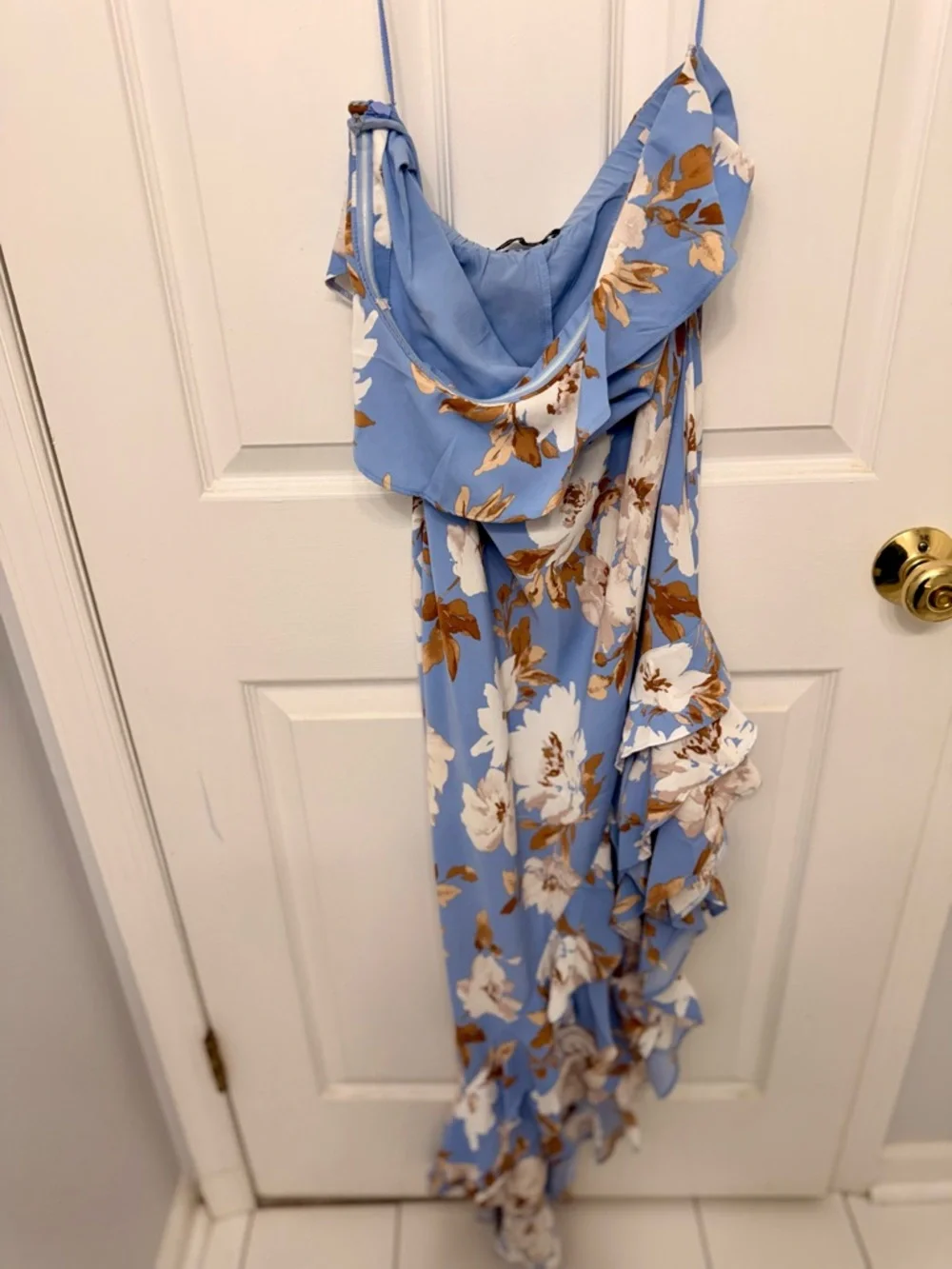 Abercrombie & Fitch Blue Floral Ruffle Maxi Dress. Comes with straps never used🩵